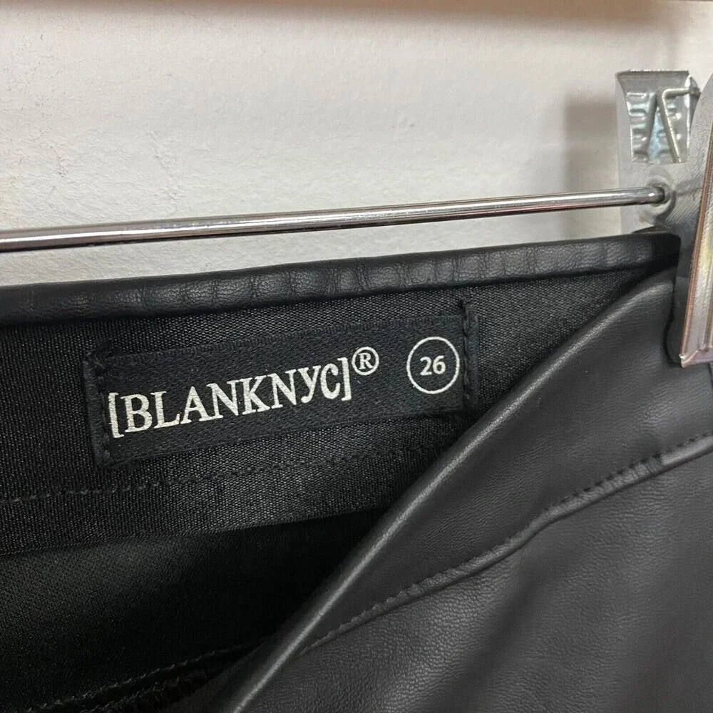 BLANK NYC Black‎ Faux Leather Biker Chino Shorts Size 26